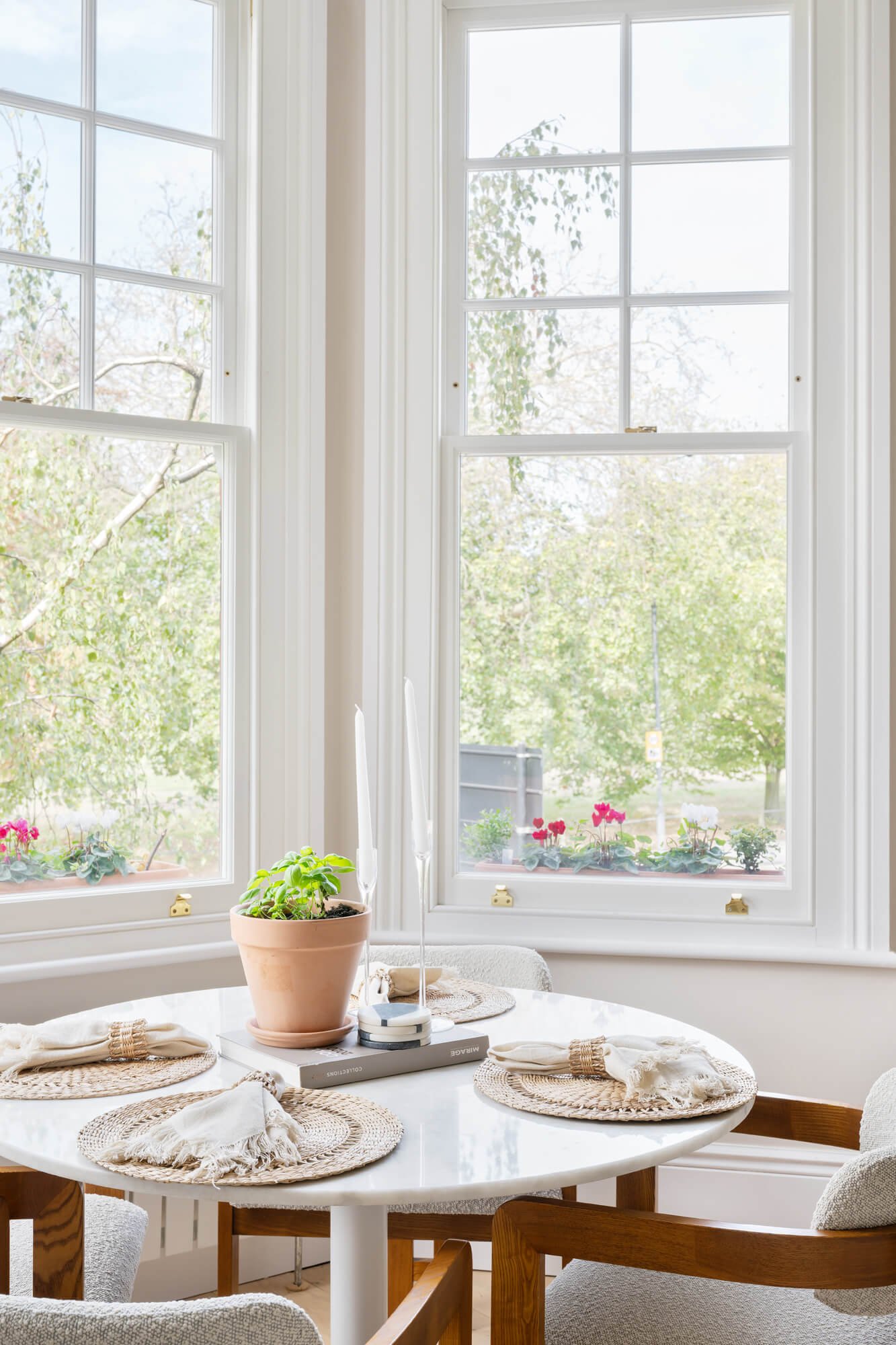 Bay window dining nook